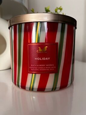 NWT Bath & Body Works 3 Wick Candle Holiday Scent White Barn